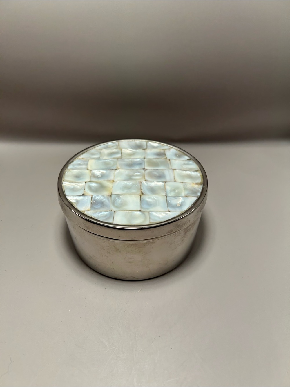 Round Mother-of-Pearl Inlay Trinket Box
